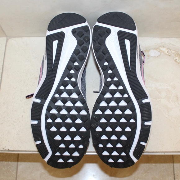 Nike Quest running shoes (women’s 9.5) - Picture 6 of 9